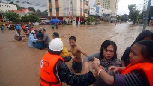 Indonesia Lũ lụt và lở đất gây thiệt hại nặng nề